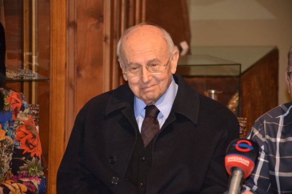 Ο κ. Ντίνος Ρουσμένης