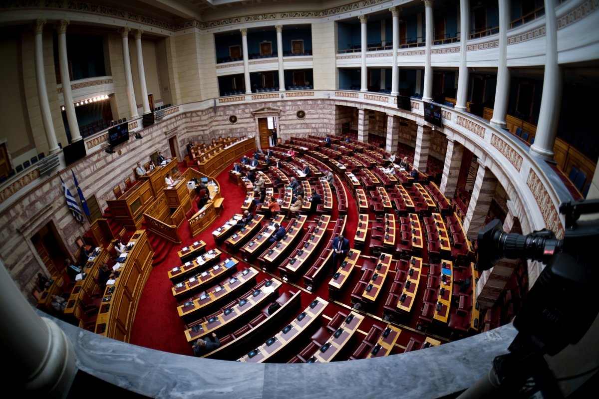 «Οδεύουμε προς… το 2012»: Η εκτίμηση δημοσκόπου στη LarissaPress και τα (προ)εκλογικά διλήμματα