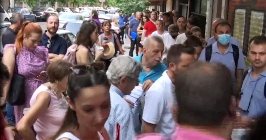 Κτηματολόγιο Αθηνών: Ουρές από τα ξημερώματα για αριθμό προτεραιότητας - LarissaPress