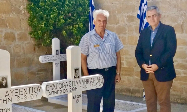 Φωτ. Αρχείου: Ως εκπρόσωπος της Βουλής των Ελλήνων στις αντικατοχικές εκδηλώσεις του δήμου Μόρφου, τον Οκτώβριο 2019, ο Μάξιμος Χαρακόπουλος επισκέφθηκε τα «φυλακισμένα μνήματα», όπου απαγχονίστηκαν και εν συνεχεία τάφηκαν οι αγωνιστές της ΕΟΚΑ. Την ξενάγηση έκανε ο Δήμος Βρυωνίδης, επιζών αγωνιστής της ΕΟΚΑ, έγκλειστος και ο ίδιος στις ίδιες φυλακές και γαμπρός του νεότερου απαγχονισμένου αγωνιστή, του ήρωα Ευαγόρα Παλληκαρίδη