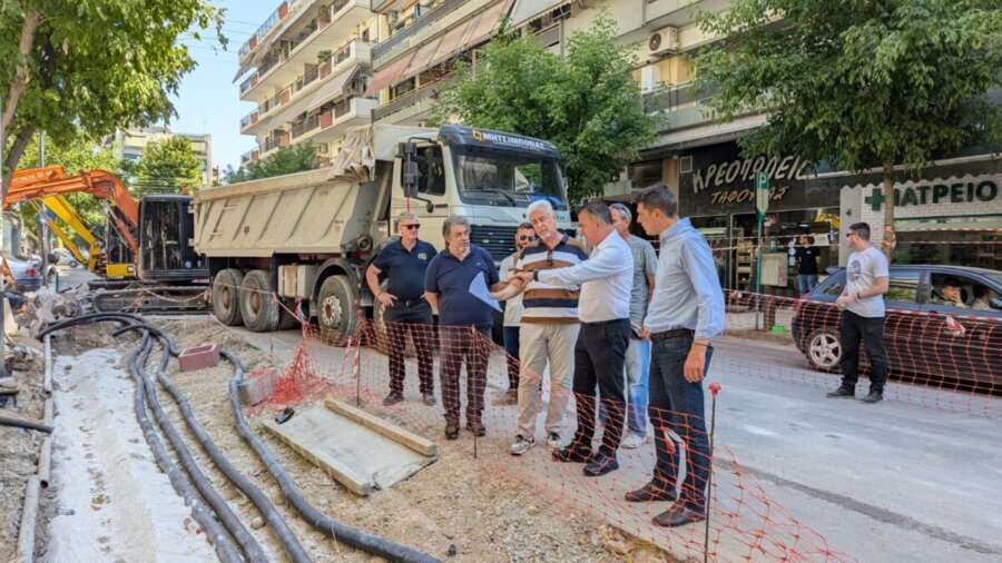 Από την επίσκεψη του Δημάρχου Λαρισαίων στην Ανθίμου Γαζή στις 16 Ιουλίου-Οι εργασίες σε εκείνο το τμήμα ολοκληρώθηκαν στις αρχές Αυγούστου