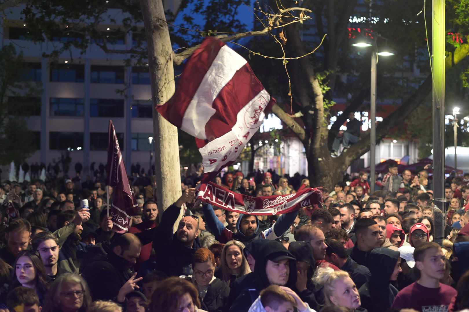 Λάρισα: «Παίρνει φωτιά» απόψε η κεντρική πλατεία για την ΑΕΛ