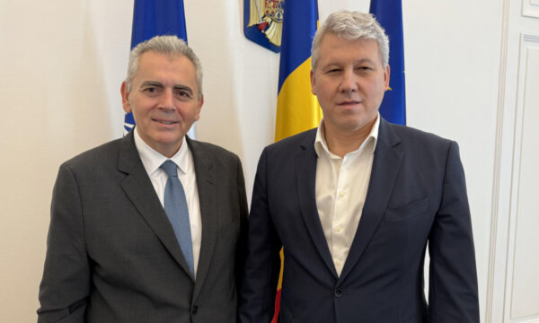 Μάξιμος Χαρακόπουλος με τον πρωθυπουργό της Ρουμανίας Καταλίν Πρεντόιου και τον πρόεδρο της Γ.Σ. της ΔΣΟ Ioan Vulpescu