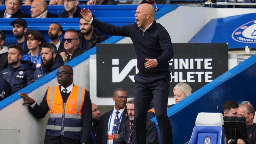 Liverpool's manager Arne Slot reacts during the English Premier League soccer match between Chelsea and Liverpool at Stamford Bridge stadium in London, Sunday, May 4, 2025. (AP Photo/Kin Cheung)