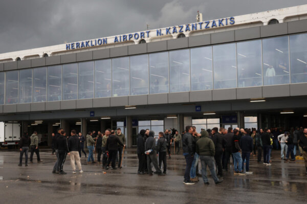 ***** ÐÑÏÓÏ×Ç - ÓÇÌÅÉÙÓÇ ÃÉÁ ÔÏÍ ÁÑ×ÉÓÕÍÔÁÊÔÇ ****** Ç öùôïãñáößá Ý÷åé ëçöèåß ÷ùñßò ôç ñçôÞ Üäåéá ôùí åéêïíéæüìåíùí. Ç äçìïóßåõóç ôùí ÷áñáêôçñéóôéêþí ôïõò ãßíåôáé áðïêëåéóôéêÜ ìå åõèýíç ôïõ ÷ñÞóôç *****