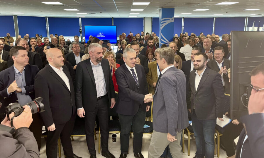 “Τρώνε τις σάρκες τους” στη ΝΔ