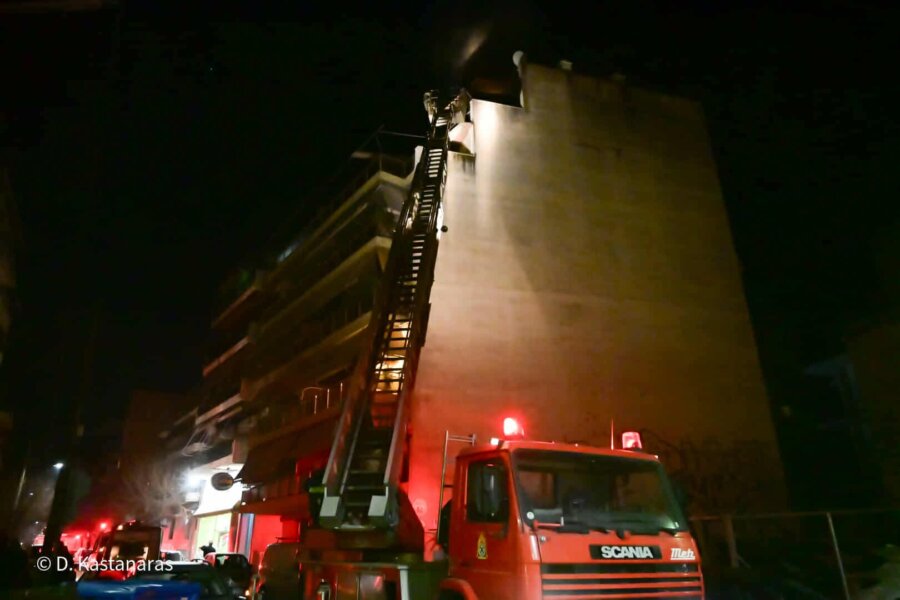 Πυρκαγιά σε διαμέρισμα στο κέντρο της Λάρισας (ΦΩΤΟ-BINTEO)