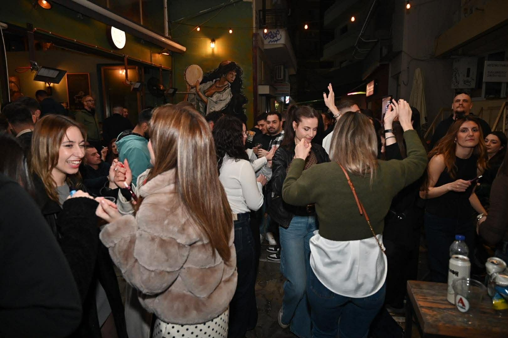 Το γλέντι της Τσικνοπέμπτης συνεχίζεται και το βράδυ… (φωτό-βίντεο)