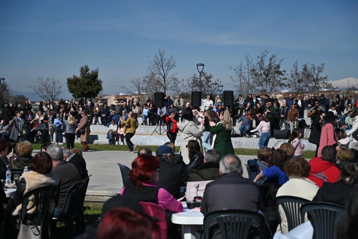 Πλήθος Λαρισαίων γιόρτασε τα Κούλουμα στο Πάρκο των Χρωμάτων (φωτο-βίντεο)