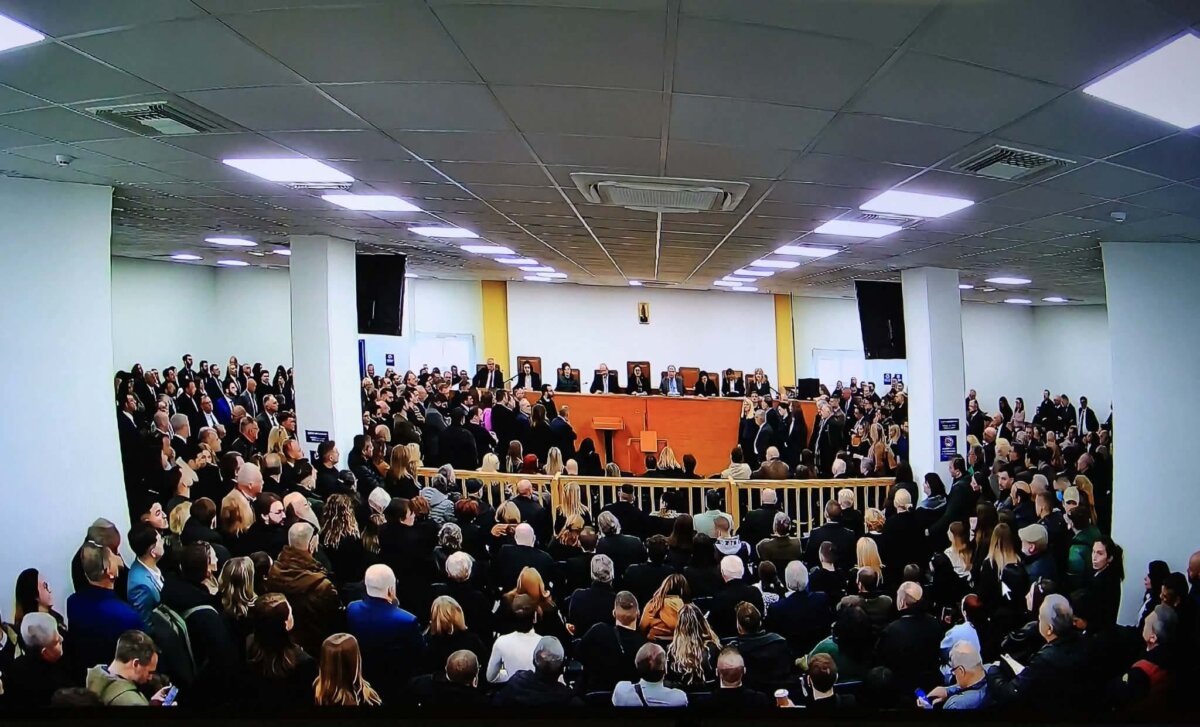 Διακόπτεται για την 1η Απριλίου η δίκη για τα Τέμπη – Έντονες διαμαρτυρίες συγγενών και δικηγόρων (φωτό-βίντεο)