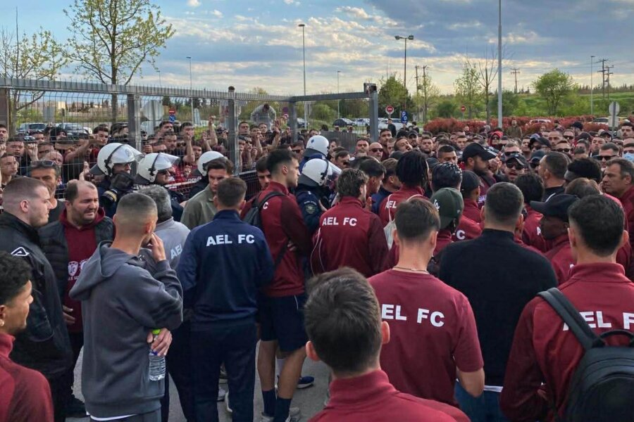 Έντονες αποδοκιμασίες οπαδών της ΑΕΛ μετά την ήττα από τον Παναιτωλικό 2-1 στο AEL FC Arena (φωτο)