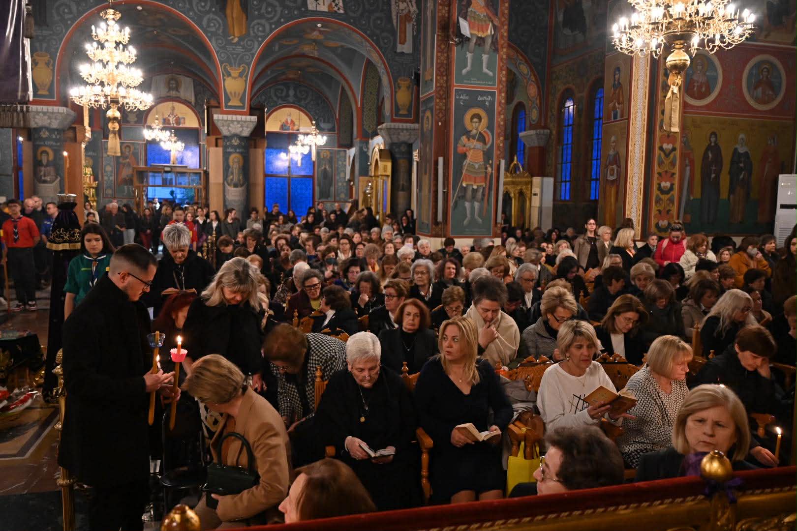 Μεγάλη Πέμπτη: «Σήμερον κρεμάται επί ξύλου…» – Η Ακολουθία των Παθών και τα 12 Ευαγγέλια (φωτο)