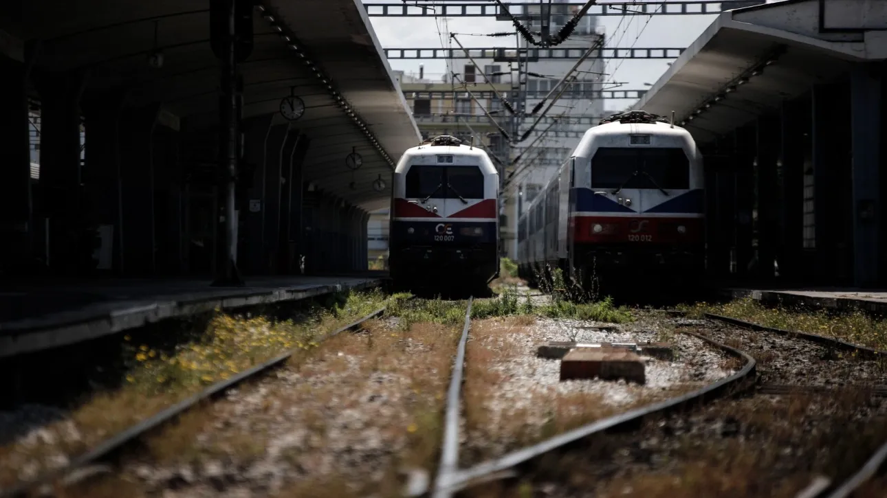 Τρένο ακινητοποιήθηκε στη Λάρισα μετά από φωτιά σε βαγόνι – Εννέα ώρες ταλαιπωρίας για τους επιβάτες
