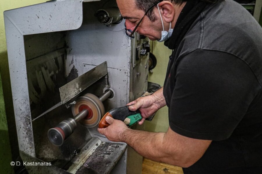 Τα τσαγκάρικα που χάνονται στον χρόνο – Μια τέχνη που επιμένει στη Λάρισα