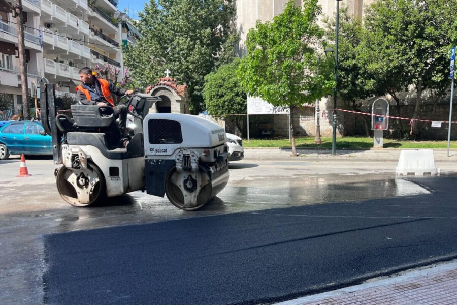 Εργασίες ασφαλτόστρωσης επι της οδού Παπαναστασίου (ΦΩΤΟ)