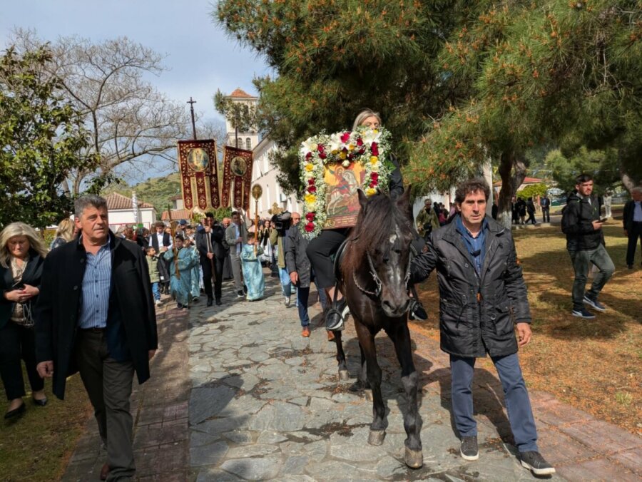 Με λαμπρότητα ο εορτασμός του Αγίου Γεωργίου στους Γόννους-Με άλογα η περιφορά της εικόνας (φωτο και βίντεο)