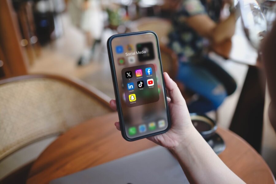 Αυξάνεται η ανησυχία για τη χρήση των social media από παιδιά – Λαρισαίοι γονείς, εκπαιδευτικοί και ειδικοί «κρούουν τον κώδωνα του κινδύνου»