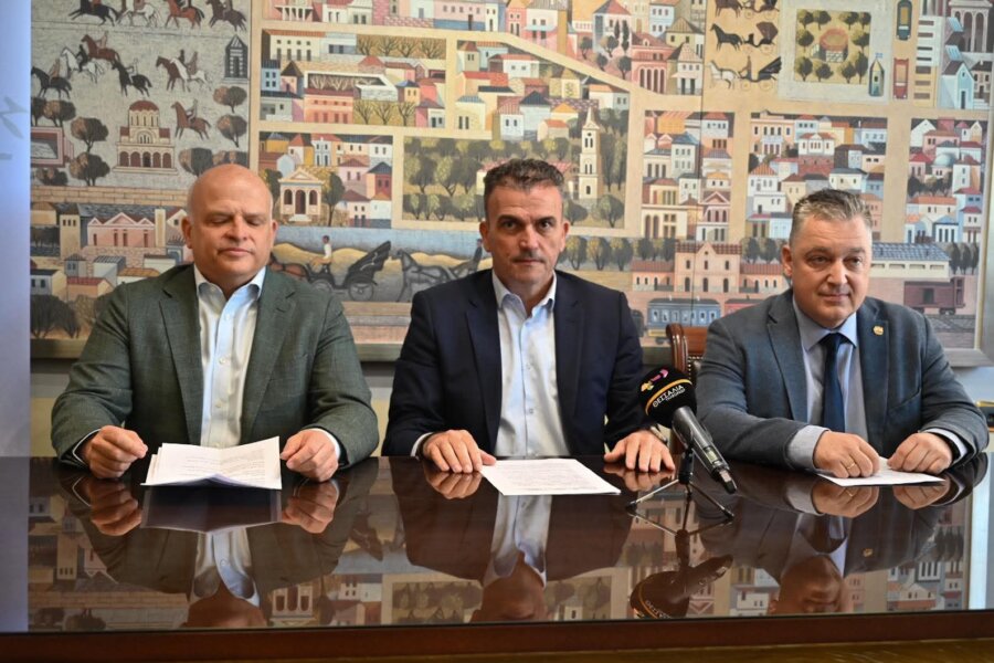 Λάρισα: Το πρώτο μνημείο πανελλαδικά αφιερωμένο στον Απόδημο Ελληνισμό (φωτό-βίντεο)