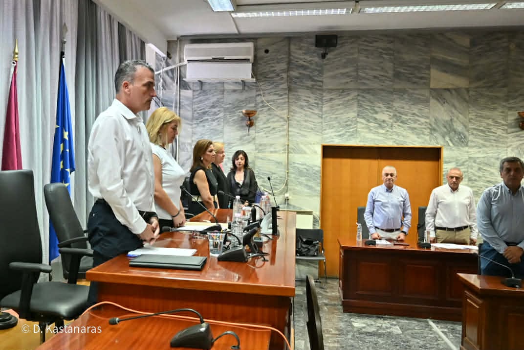 Με ενός λεπτού σιγή στη μνήμη της Κατερίνας Ζιαζιά-Σουφλιά ξεκίνησε η ειδική συνεδρίαση του Δημοτικού Συμβουλίου Λάρισας (φωτο)