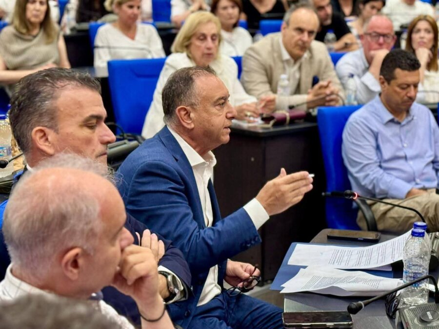 Ο Κέλλας χωρίς… κόμμα και χρώμα