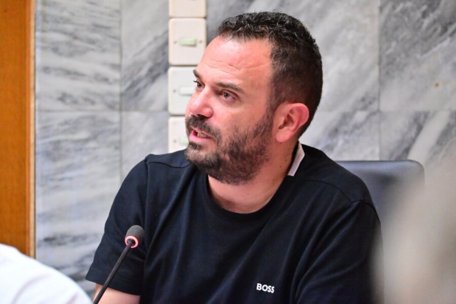 Αδαμόπουλος: «Αλλεπάλληλα φάουλ» της δημοτικής αρχής με φόντο 5 εκατ. ευρώ για το πράσινο