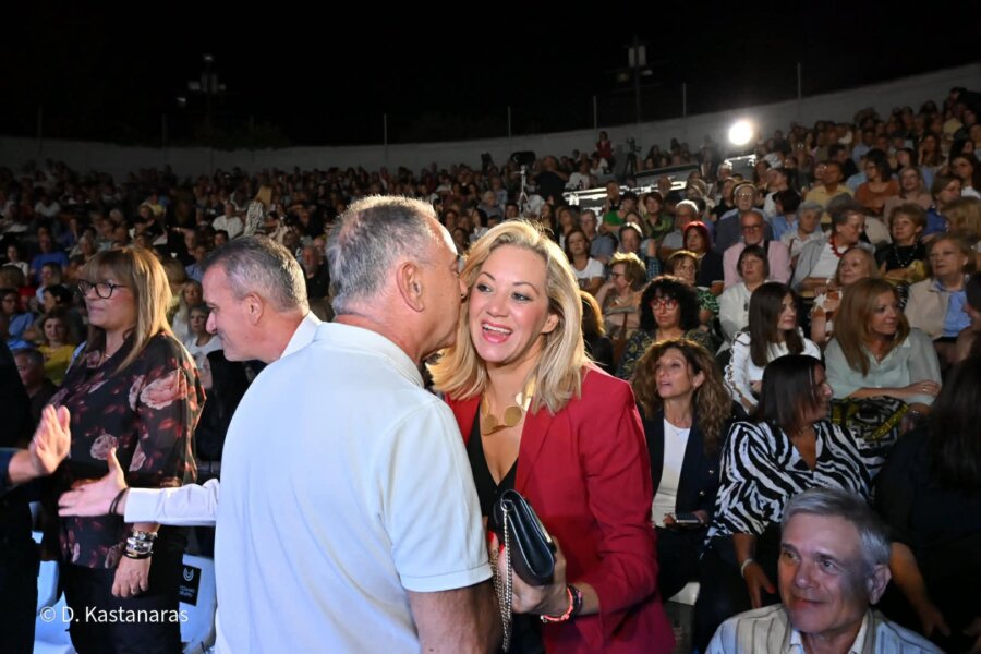 Βουλευτικά… φιλιά και ευχές