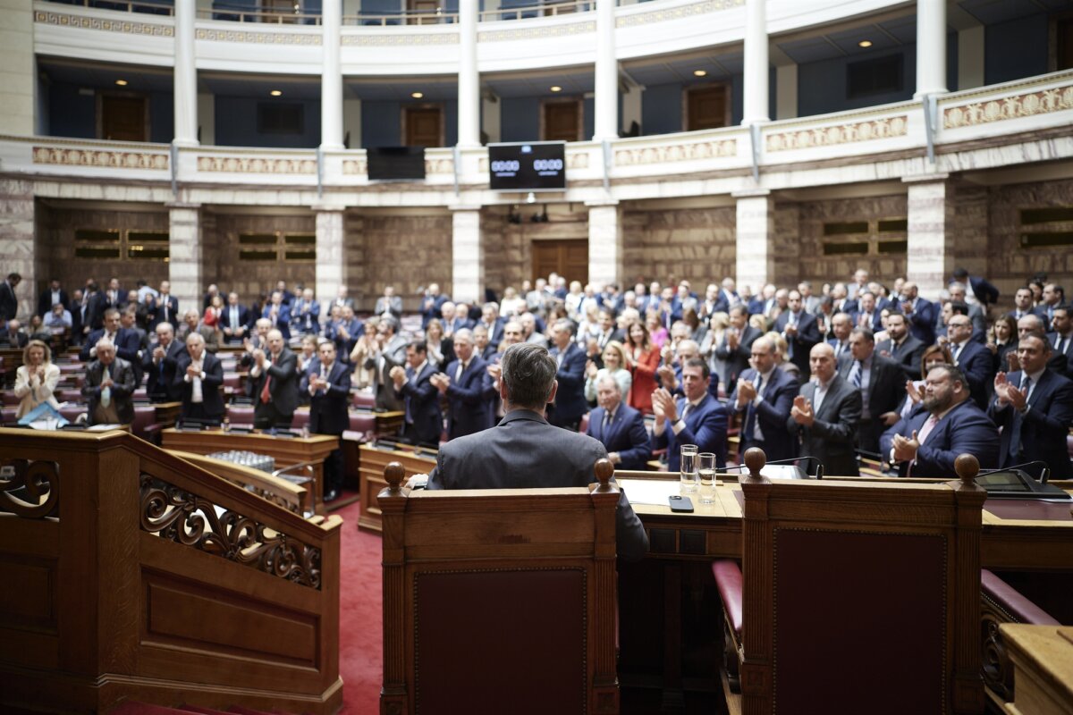 Η οργή των αγροτών “καίει” τους γαλάζιους βουλευτές