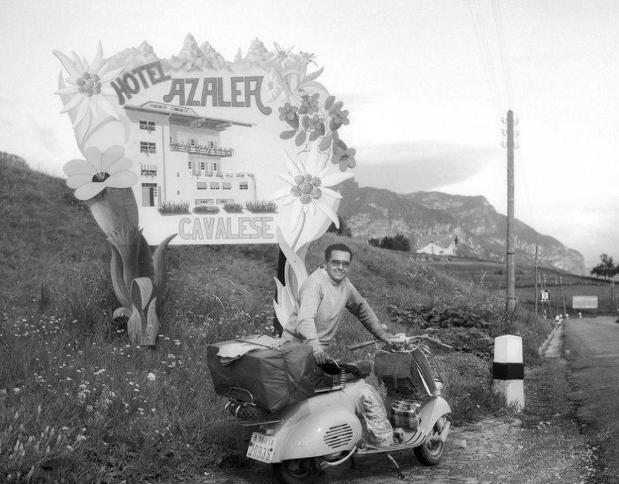 Ο Τάκης Τλούπας φωτογράφιζε τα ταξίδια του. Κανείς δεν το ήξερε
