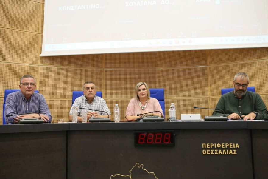 Συγγενείς θυμάτων Τεμπών στο Περιφερειακό Συμβούλιο ζητούν απαντήσεις για το πόρισμα των ελεγκτών