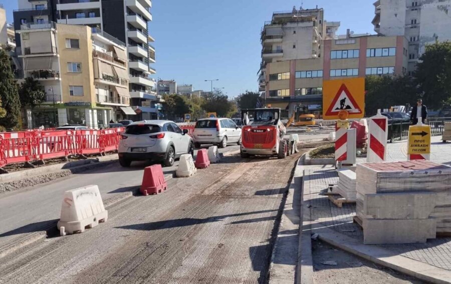 Δήμος Λαρισαίων: Με ταχείς ρυθμούς η ασφαλτόστρωση στον κόμβο Φαρσάλων – Σε ισχύ προσωρινές κυκλοφοριακές ρυθμίσεις